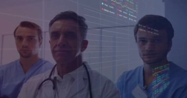 Çeşitli doktorlar üzerinde finansal veri işleme animasyonu. Küresel tıp, işletme, bağlantılar, hesaplama ve veri işleme kavramı dijital olarak oluşturulmuş video.