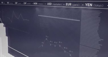 Karanlık arka planda finansal veri işleme animasyonu. Küresel finans, iş, bağlantılar, hesaplama ve veri işleme kavramı dijital olarak oluşturulmuş video.