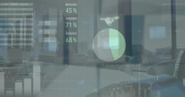 通过向窗外看去的高加索商人的金融数据处理动画 全球商业 计算和数字接口概念 — 图库视频影像