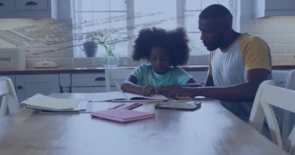 Κινούμενα Σχέδια Επεξεργασίας Δεδομένων Πάνω Από Αφροαμερικανό Πατέρα Και Κόρη — Αρχείο Βίντεο