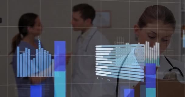 通过不同的医生对数据处理进行动画 全球医学 计算和数据处理概念数字生成的视频 — 图库视频影像