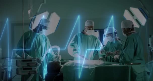 病院における多様な外科医に対するデータ処理のアニメーション グローバル医療 ヘルスケア コネクション コンピューティング データ処理のコンセプトをデジタル生成したビデオ — ストック動画