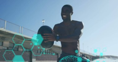 Afro-Amerikan bir sağlık topuyla çalışan sağlıklı bir adama karşı tıbbi veri işleme. Spor fitness ve tıbbi araştırma teknolojisi kavramı