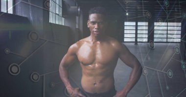 Terk edilmiş bir binada kaslarını esneten bir adamın bağlantı ağının görüntüsü. Dijital arayüz küresel spor ve performans konsepti dijital olarak oluşturulmuş görüntü.