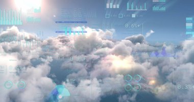 Bulutların üzerinde işlenen finansal veri görüntüsü. Küresel ağlar, işletmeler, finansmanlar, hesaplama ve veri işleme kavramı dijital olarak oluşturuldu.