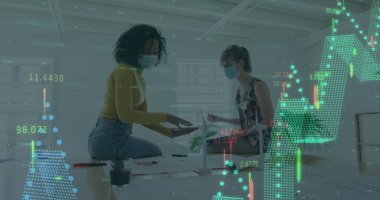 Ofisteki meslektaşlarının yüz maskesi taktığı istatistikleri gösteren dijital arayüz görüntüsü. Coronavirus covid 19 salgını sırasında sağlık ve koruma dijital olarak üretilen görüntü