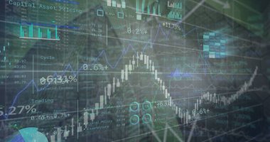 Şehir manzarası üzerinde finansal veri işleme resmi. Küresel iş, finans, hesaplama ve veri işleme kavramı dijital olarak oluşturulmuş görüntü.