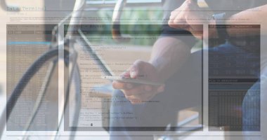 Akıllı telefon kullanan bir adamın bilgisayar ekranında veri işleme görüntüsü. dijital arayüz, küresel teknoloji ve dijital olarak oluşturulmuş ağ konsepti.