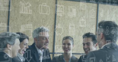 Ofisteki çeşitli iş adamlarının veri işleme görüntüsü. Küresel finans, iş, bağlantılar, hesaplama ve veri işleme kavramı dijital olarak oluşturuldu.