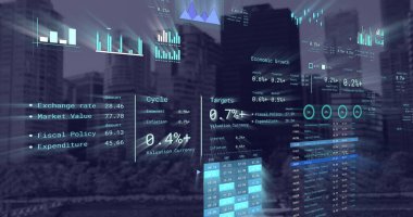 Şehir manzarası üzerinde finansal veri işleme resmi. Küresel ağlar, işletmeler, finansmanlar, hesaplama ve veri işleme kavramı dijital olarak oluşturuldu.