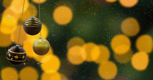 Swinging Μαύρο Και Χρυσό Χριστουγεννιάτικα Μπιχλιμπίδια Πτώση Χιονιού Και Πορτοκαλί — Φωτογραφία Αρχείου