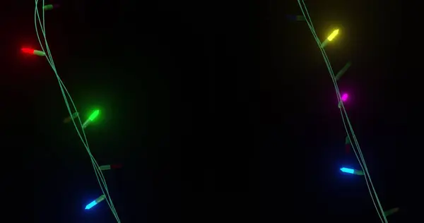 Kolorowe Świąteczne Lampki Smyczkowe Migające Czarnym Tle Przestrzeń Kopiowania Boże — Zdjęcie stockowe