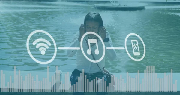Ícones Digitais Equalizador Música Contra Mulher Usando Fones Ouvido Ouvindo — Fotografia de Stock