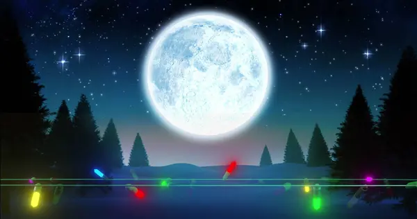 Sereno Paesaggio Notturno Mostra Una Luna Piena Luminosa Luci Colorate — Foto Stock