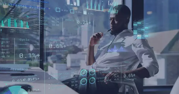 オフィスのアフリカ系アメリカ人のビジネスマンに対するデータ処理のイメージ グローバルネットワーク ビジネス コンピューティング データ処理コンセプトをデジタルで生成 — ストック写真