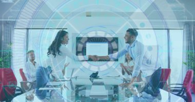 Toplantıda el sıkışan iş adamlarıyla dairesel bir bakış açısı. iletişim teknolojisi dijital arayüz kavramı, dijital olarak oluşturulmuş görüntü.