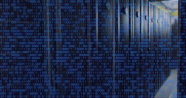 Sunucu odasında veri işleme resmi. Bulut hesaplama, dijital arayüz ve dijital olarak oluşturulmuş güvenlik konsepti.