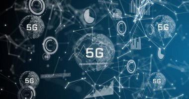 Dünya üzerindeki 5 gramlık görüntü ve donanma dijital ekranındaki bağlantılar. Küresel ağ, iletişim ve teknoloji konsepti dijital olarak oluşturuldu.