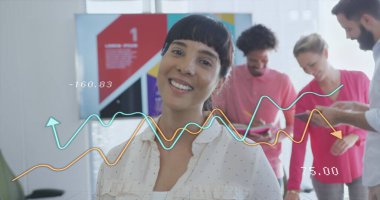 Ofisteki çeşitli iş adamlarının veri işleme görüntüsü. Küresel iş ve dijital arayüz kavramı dijital olarak oluşturulmuş görüntü.