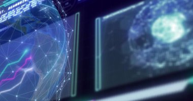 Dünya üzerinde veri işleme görüntüsü ve koyu arkaplanda ekranlar. Dijital arayüz, hesaplama ve veri işleme kavramı dijital olarak oluşturuldu.