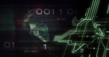 Entegre devre ve beyaz erkek hacker üzerinden veri işleme görüntüsü. Küresel veri güvenliği, hackerlar saldırıyor ve dijital olarak üretilen görüntü teknolojisi kavramı.