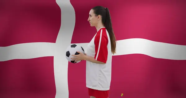Bild Kaukasiska Kvinnliga Fotbollsspelare Över Flaggan Danmark — Stockfoto