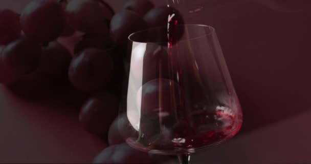 Композит Червоного Вина Наливають Склянку Виноград Червоному Тлі Концепція Вина — стокове відео