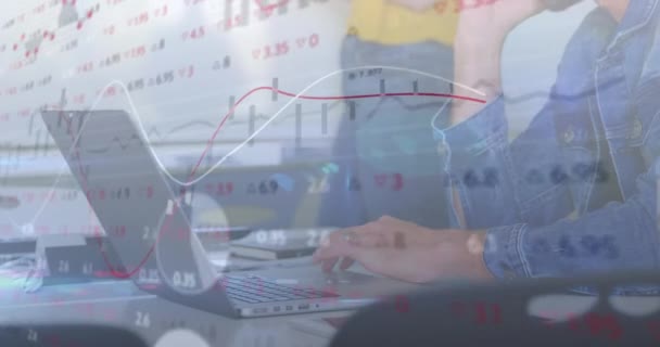 Animation Financial Data Processing Caucasian Επιχειρηματίας Που Χρησιμοποιεί Υπολογιστή Παγκόσμια — Αρχείο Βίντεο