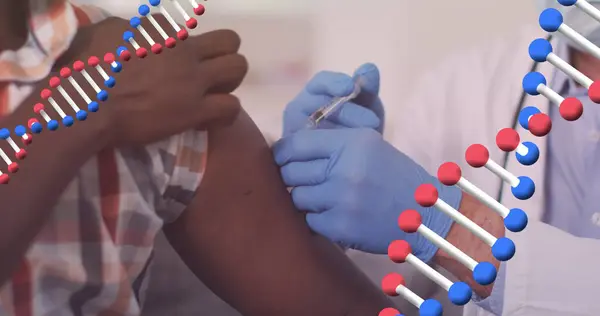 Afrikalı Amerikalı Hastaları Aşılayan Doktorun Üzerindeki Dna Iplikçikleri Huzurevi Takılma — Stok fotoğraf