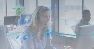 Çeşitli iş adamlarının veri işleme görüntüsü. Küresel iş ve dijital arayüz kavramı dijital olarak oluşturulmuş görüntü.