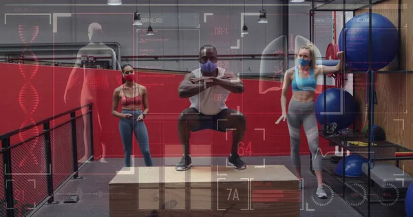 Yüz maskesi takan çeşitli grupların grafikleri ve istatistikleri çalışıyor. küresel covid 19salgın konsepti dijital olarak oluşturulmuş görüntü.