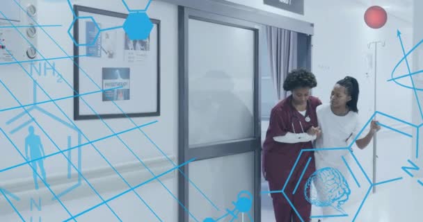 患者を支援するアフリカ系アメリカ人女性医師に対する要素構造とアイコンのアニメーション データ デジタルインターフェース デジタル生成されたビデオ — ストック動画