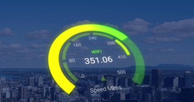 Şehir manzarasında yeşil hız göstergesi görüntüsü. İnternet hızı, aktarım, iletişim ve teknoloji konsepti dijital olarak oluşturulmuş görüntü.