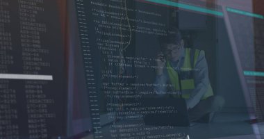 Sunucu odasındaki Asyalı erkek çalışanın veri işleme görüntüsü. küresel teknoloji ve dijital arayüz kavramı dijital olarak oluşturulmuş görüntü.