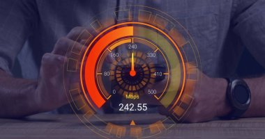 Kafkasyalı bir adamın elinde akıllı telefon kullanan turuncu bir hız göstergesi. İnternet hızı, aktarım, iletişim ve teknoloji konsepti dijital olarak oluşturulmuş görüntü.