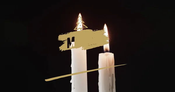 Kép Boldog Karácsonyi Szöveg Felett Meggyújtott Gyertyák Fekete Háttérrel Karácsony — Stock Fotó