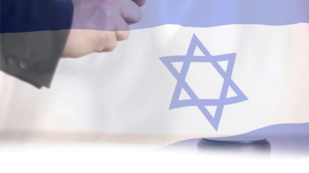 Animación Bandera Israel Sobre Juez Caucásico Usando Mazo Justicia Tribunales — Vídeo de stock