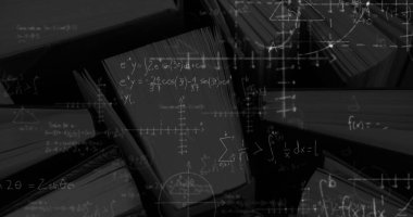 Matematiksel denklemlerin dijital görüntüsü ekranda yakınlaşırken arkaplan tek renkli kitapları gösterir