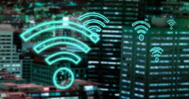 Şehrin üzerinde uçan dijital kablosuz ağ simgeleri. Küresel bağlantı, hesaplama, bağlantılar ve veri işleme kavramı dijital olarak oluşturuldu.