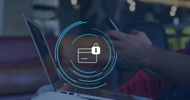 Ofiste akıllı telefon kullanan beyaz iş adamının kredi kartı ikonu. Küresel iş ve dijital arayüz kavramı dijital olarak oluşturulmuş görüntü.