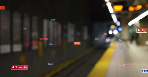 電車を越えたソーシャルメディアの通知のアニメーションは 市内駅に引き込まれます データ ソーシャルネットワーク ライフスタイル デジタル生成されたビデオ — ストック動画