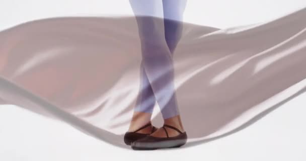 Animatie Van Blanke Vrouwelijke Ballerina Zwevende Doek Witte Achtergrond Gedachten — Stockvideo