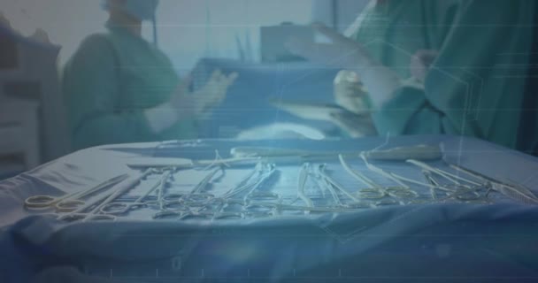 病院の多様な外科医に対する科学的データ処理のアニメーション グローバル医学 サイエンス データ処理 デジタルインターフェースコンセプトをデジタル生成したビデオ — ストック動画