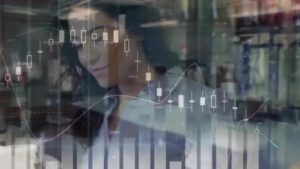 Animatie Van Verwerking Van Financiële Gegevens Diverse Collega Met Behulp — Stockvideo