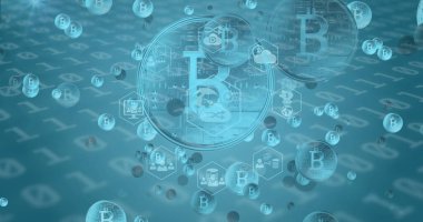 Mavi arkaplanda değişen ikili kodlama numaraları üzerinde bitcoin ve dijital simgelerin resmi. dijital arayüz, bağlantı ve iletişim konsepti dijital olarak oluşturulmuş görüntü.