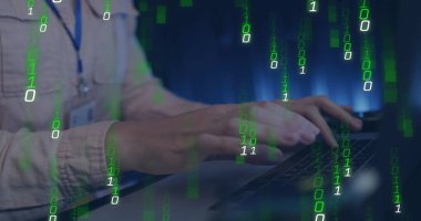 Beyaz kadın çalışanın sunucu odasında veri işleme görüntüsü. Küresel iş ve dijital arayüz kavramı dijital olarak oluşturulmuş görüntü.