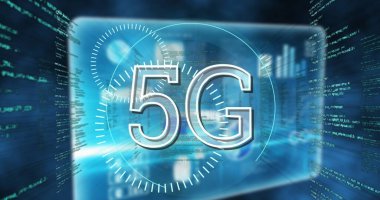 Ekranlarda 5G metin, kapsamlı tarama ve veri işleme görüntüsü. dijital arayüz, küresel bağlantı ve dijital olarak oluşturulmuş görüntü konsepti.