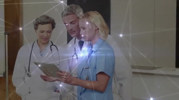 在医院的不同医生之间建立连接网络 全球连接 保健和数字接口概念 — 图库视频影像