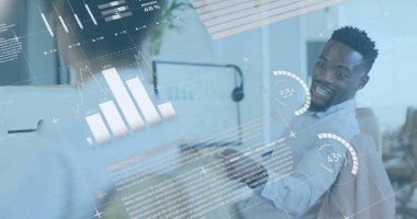 Ofisteki çeşitli iş adamlarının veri işleme görüntüsü. Küresel iş ve dijital arayüz kavramı dijital olarak oluşturulmuş görüntü.