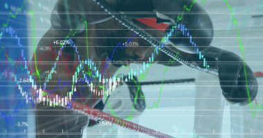 Erkek boksör dinlenirken istatistik kaydı ve veri işleme ile dijital arayüz görüntüsü. Dijital olarak oluşturulan küresel bilgisayar ağı teknolojisi kavramı.